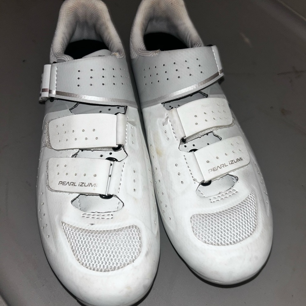 Pearl Izumi Men's White Cycling Shoes with Silver Accents